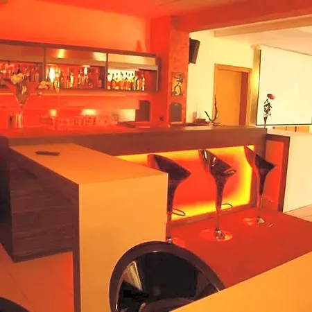Hotel Ristorante La Rua Отель Carre
