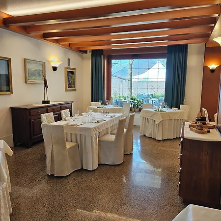 Hotel Ristorante La Rua Отель Carre